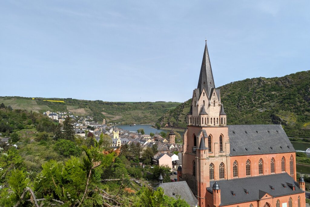 Stadtansicht mit Liebfrauenkirche im Vordergrund