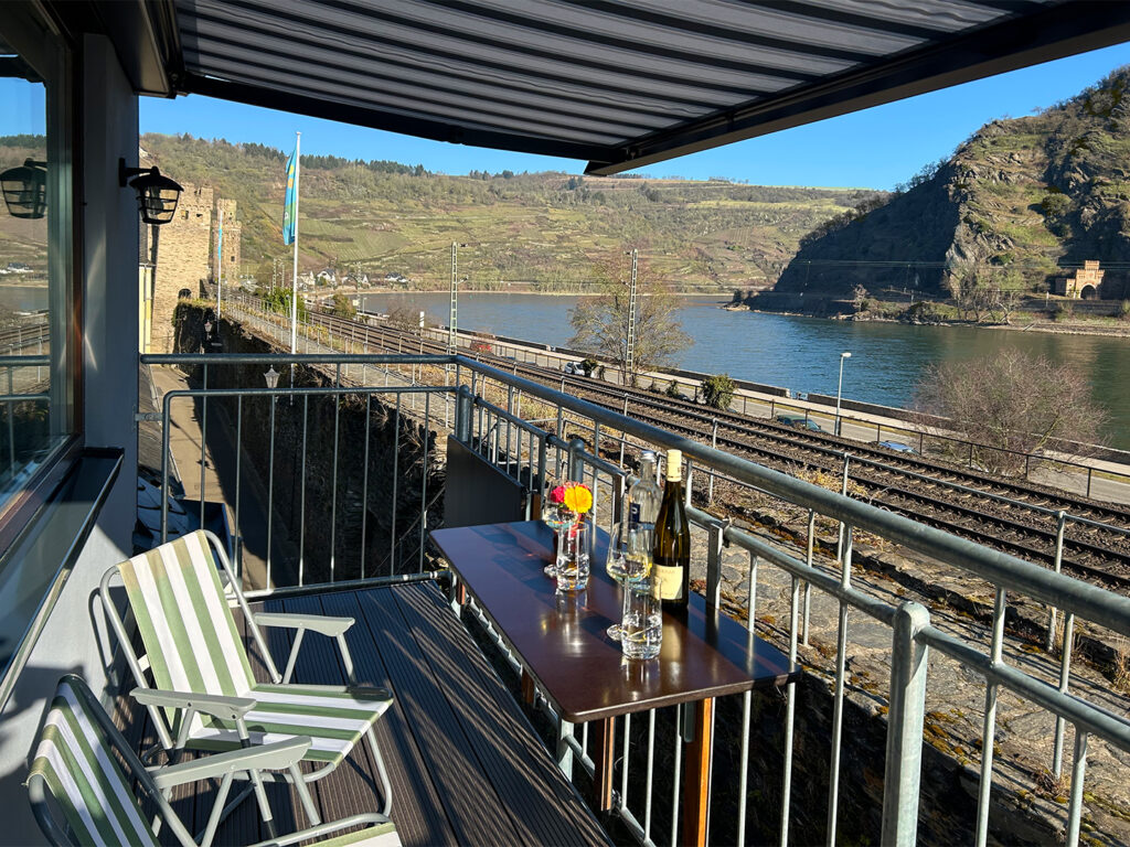 Blick vom Balkon auf den Rhein